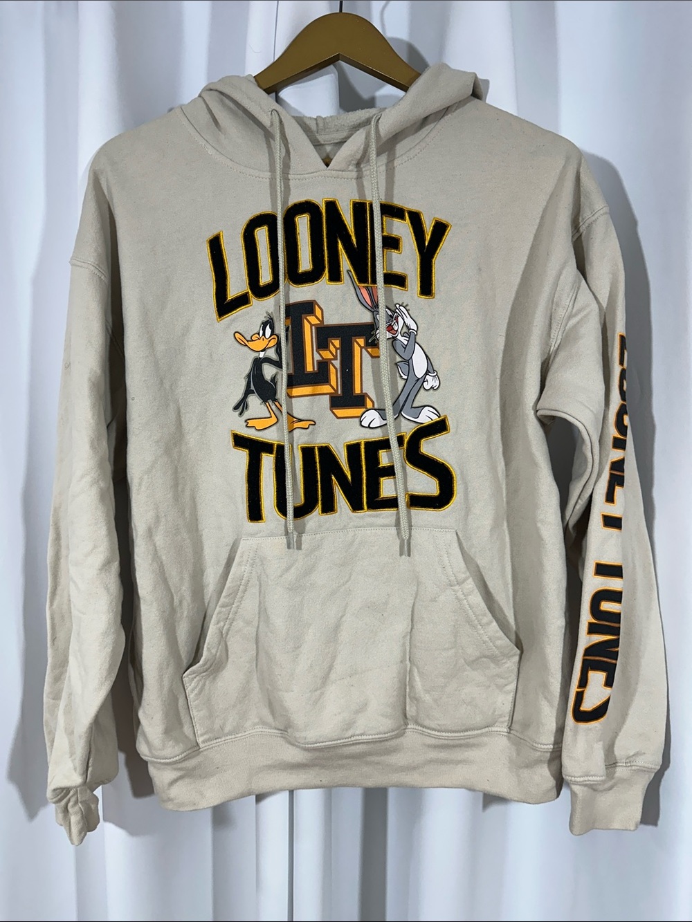 Looney Tunes Hoodie Medium Beige Graphic Sweatshirt Bugs Bunny Daffy Duck